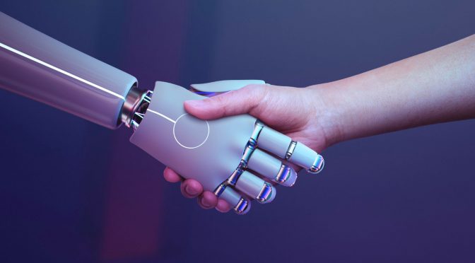 chatbots Mão humana apertando uma mão de robô.