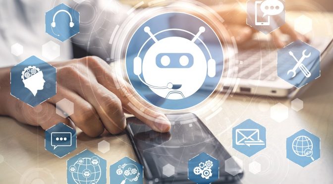 escolher-chatbot Pessoa usando notebook e celular com diversos ícones digitais por cima da imagem, representando como escolher chatbot