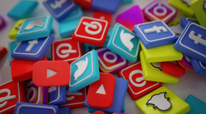 Imagem com vários ícones de redes sociais para provedores.